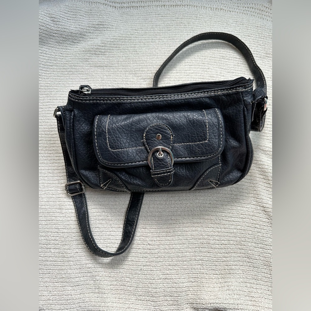 Black adjustable zippered shoulder bag